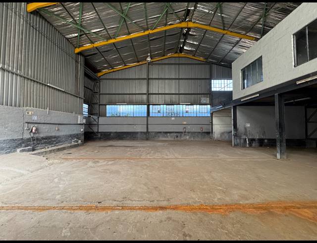 249M² WAREHOUSE TO LET IN MANUFACTA